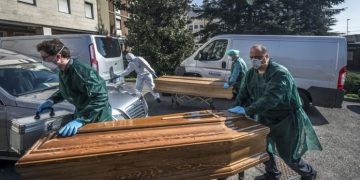 „Aflăm despre câte un locuitor al comunității noastre că a fost infectat cu covid 19, doar în momentul în care ajunge acasă într-un sicriu sigilat!”