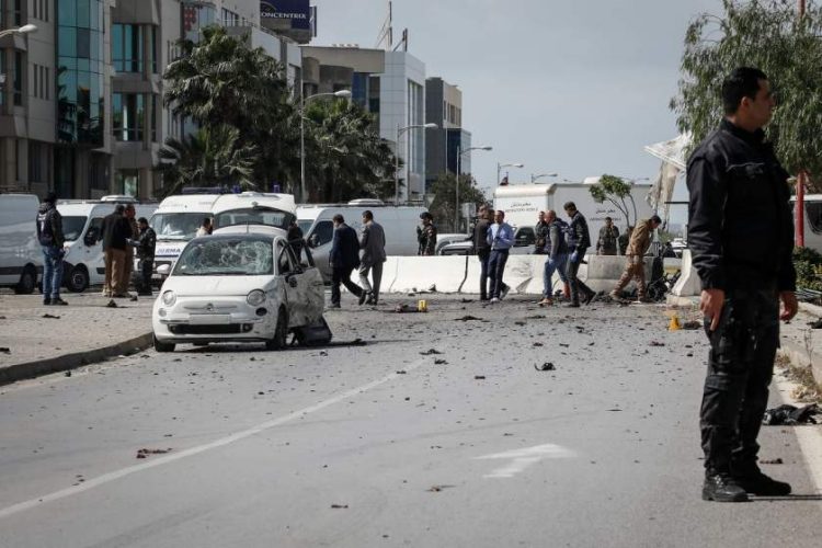 Un atac terorist care a vizat Ambasada Statelor Unite din Tunisia s-a soldat cu mai multe victime