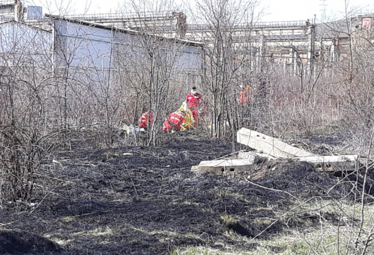Incendiu de vegetație: Salvatorii au găsit un bărbat MORT