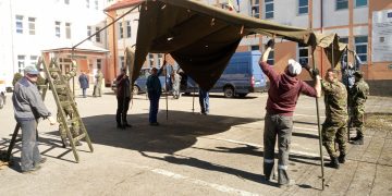 Corturi medicale de triaj ridicate de militari în mai multe oraşe din ţară