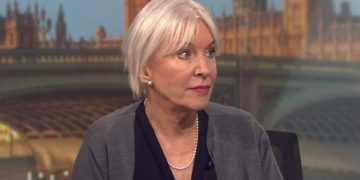Ministrul britanic al Sănătăţii, infectat cu noul coronavirus. Nadine Dorries este izolată la domiciliu