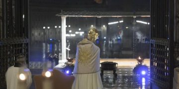 Papa Francisc: „Suntem toți în aceeași barcă. Doamne, salvează-ne!”