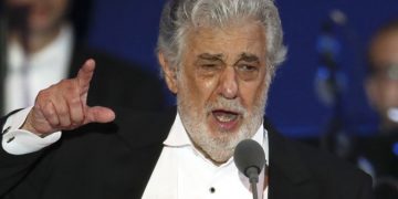Tenorul Placido Domingo, confirmat cu Covid-19, a fost internat de urgență într-un spital din Mexic
