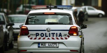 Un tânăr din Curtuiușu Mare a fost ținut de familie în podul casei. Acesta s-a întors din Italia