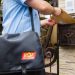 Poștașii care intră în contact cu persoanele aflate în autoizolare trebuie să poarte mască protecție