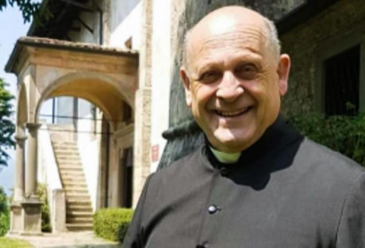 Un preot italian a murit după ce a cedat propriul aparat de respirat unui pacient mai tânăr