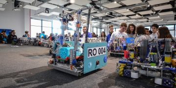 Lucaciștii băimăreni din echipa ”Roborcons” confecționează viziere de protecție împotriva coronavirusului COVID-19