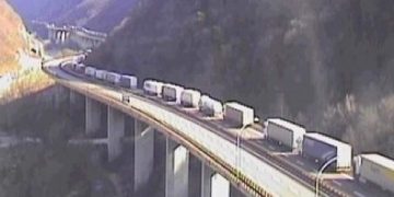 Coadă de 90 de km de TIR-uri la ieșirea din Italia spre Austria, din cauza fricii de coronavirus