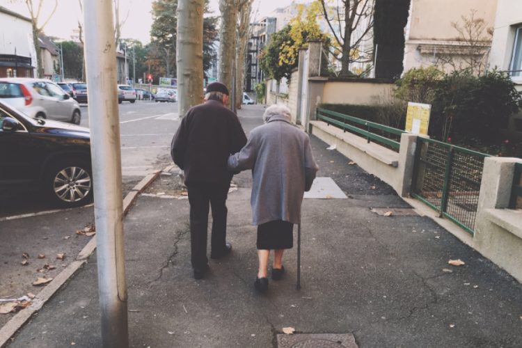 Ministrul Sănătății: Luăm în calcul izolarea la domiciliu încă 10-14 săptămâni a persoanelor în vârstă