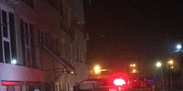 Un copil de 1 an şi 7 luni a murit după ce a căzut de la etajul şapte al unui bloc