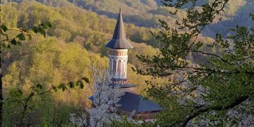 Hram la „Athosul” Maramureșului – FOTO