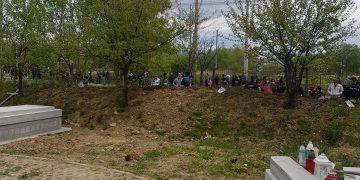 Peste 200 de băimăreni au încălcat carantina ca să meargă la o înmormântare