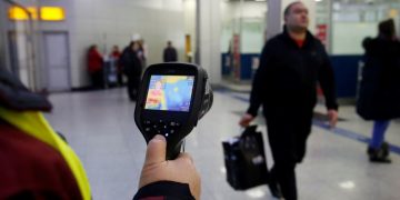 Guvernul cumpără scannere termice cu livrare în 80 de zile și Primăria Sector 1 măști chirurgicale cu 5 lei bucata