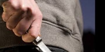 Atac cu cuțitul într-un oraș din Franța. Cel puţin doi morţi şi mai mulţi răniţi