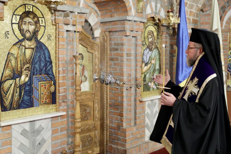 Imagine cutremurătoare. Crucea din altarul Catedralei Episcopale în mijlocul bisericii goale