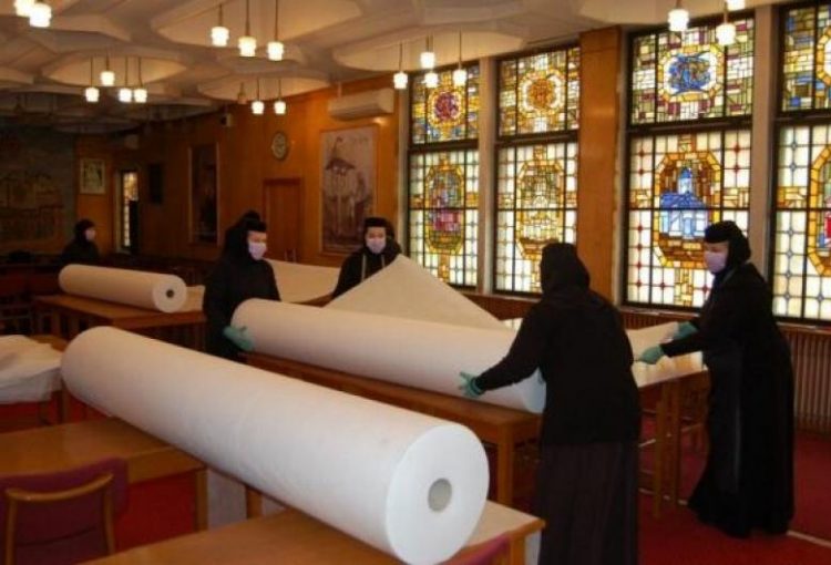 MĂICUȚELE COS MII DE CEARȘAFURI ȘI PROSOAPE PENTRU SPITALE