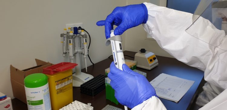 Rezultate negative la infectare cu SARS-CoV-2 în cazul celor 20 de persoane testate din Fărcașa. Urmează testarea unor angajați de la EATON Fărcașa.