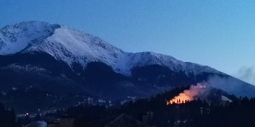 Arde pădurea la Borșa. Localnicii spun că incendiul a fost pus – FOTO