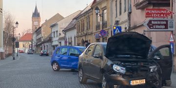 Accident pe Podul Viilor. Două mașini s-au „șifonat” bine – FOTO