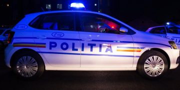 Bătaie cu pietre în plină stradă, în București. Polițiștii au tras și focuri de armă