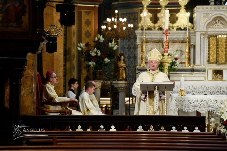 ÎPS Aurel Percă: „Nu asistăm la sărbătoarea Paștelui, ci îl celebrăm”