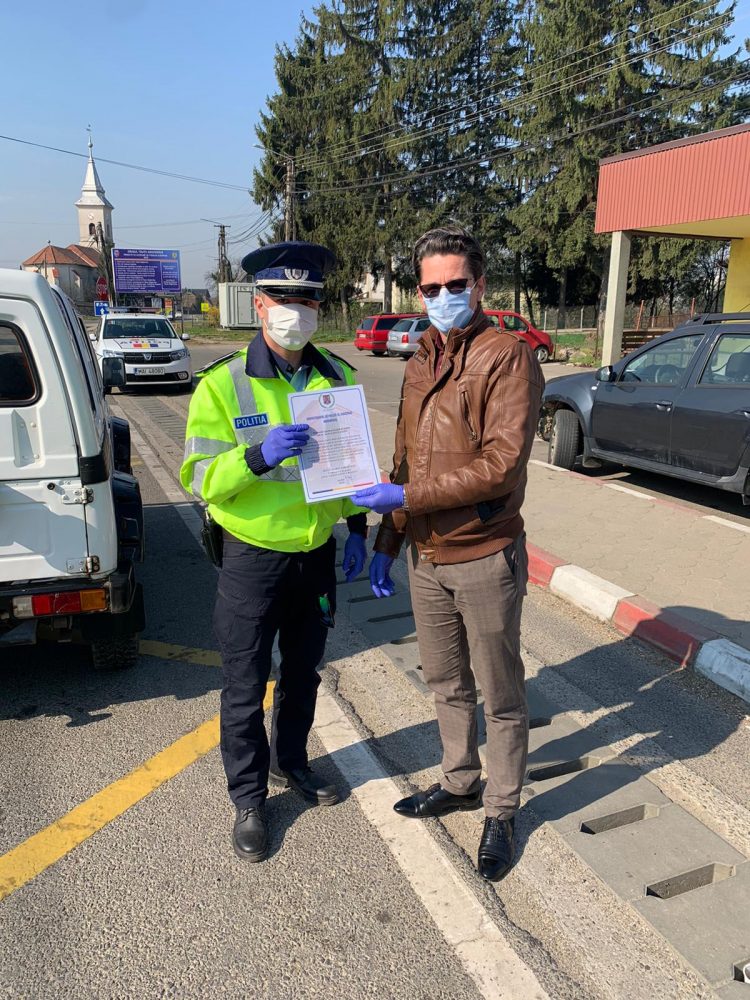 Un şofer prins beat la volan a vrut să mituiască cu 200 de euro doi agenţi de poliţie