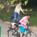 Filmare scandaloasă: Primarul sectorului 3, Robert Negoiță, se plimbă cu bicicleta, alături de iubită, în parcul IOR, închis pentru cetățeni