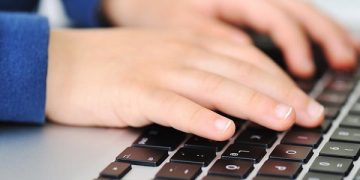 Elevii revin miercuri din vacanţă. Cursurile vor continua în regim online şi în următoarea perioadă