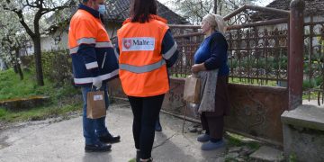 Kiturile cu materiale de protecție pentru categoriile de persoane vulnerabile din Maramureș ajung la beneficiari