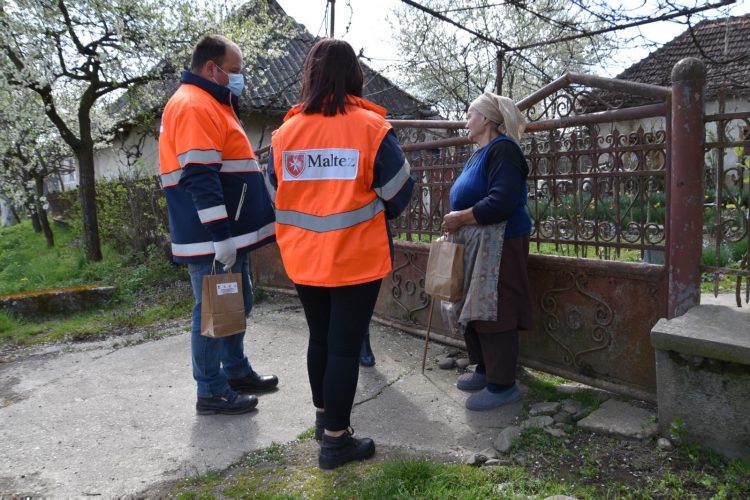 Kiturile cu materiale de protecție pentru categoriile de persoane vulnerabile din Maramureș ajung la beneficiari