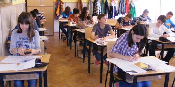 Mai multe asociații de elevi, dintre care și cea din Maramureș, susțin că reluarea cursurilor este “riscantă”