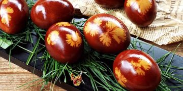 Tradiția vopsitului ouălor roșii. Obiceiuri și semnificații