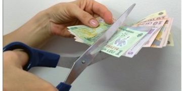 Orban anunță tăieri de salarii la bugetari.  Aplică soluția Băsescu pentru că nu mai găsește bani