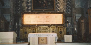 Giulgiul din Torino va fi expus online în Sâmbăta Mare