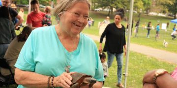 O femeie de 60 de ani, amendată  după ce a ieşit la plimbare cu o ţestoasă