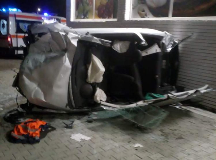 Accident spectaculos. Un bărbat care consumase alcool a „zburat” cu mașina