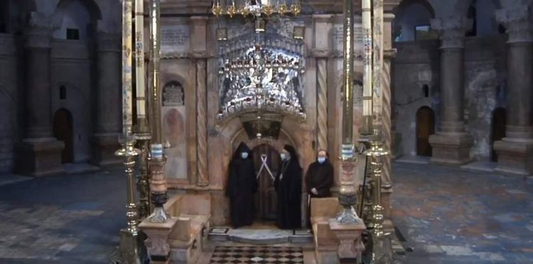 Lumina Sfântă se aprinde la Ierusalim. Imagini în direct de la Biserica Sfântului Mormânt