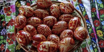 Tradițiile de Paște din Ungureni aduc oamenilor speranța mântuirii și a vieții veșnice