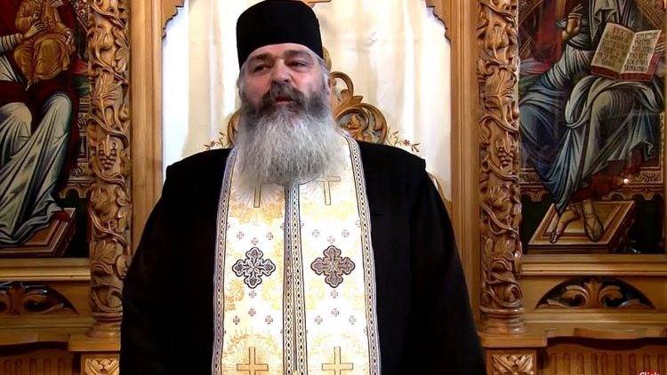 Părintele Calistrat Chifan: Ar trebui ca măcar tinerii să aibă voie o oră să ia Lumină de la Biserică