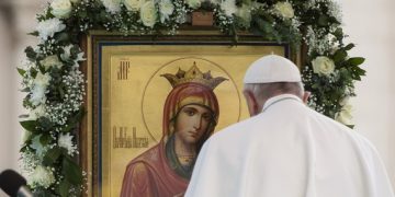 Papa Francisc ne îndeamnă să ne rugăm Sfintei Fecioare Maria, împreună cu familia