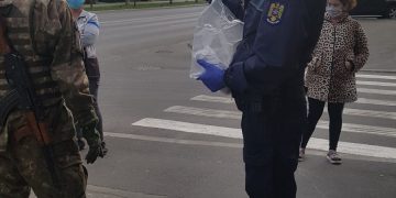 Bătrân de 75 de ani, ajutat de poliţiştii băimăreni să ajungă acasă