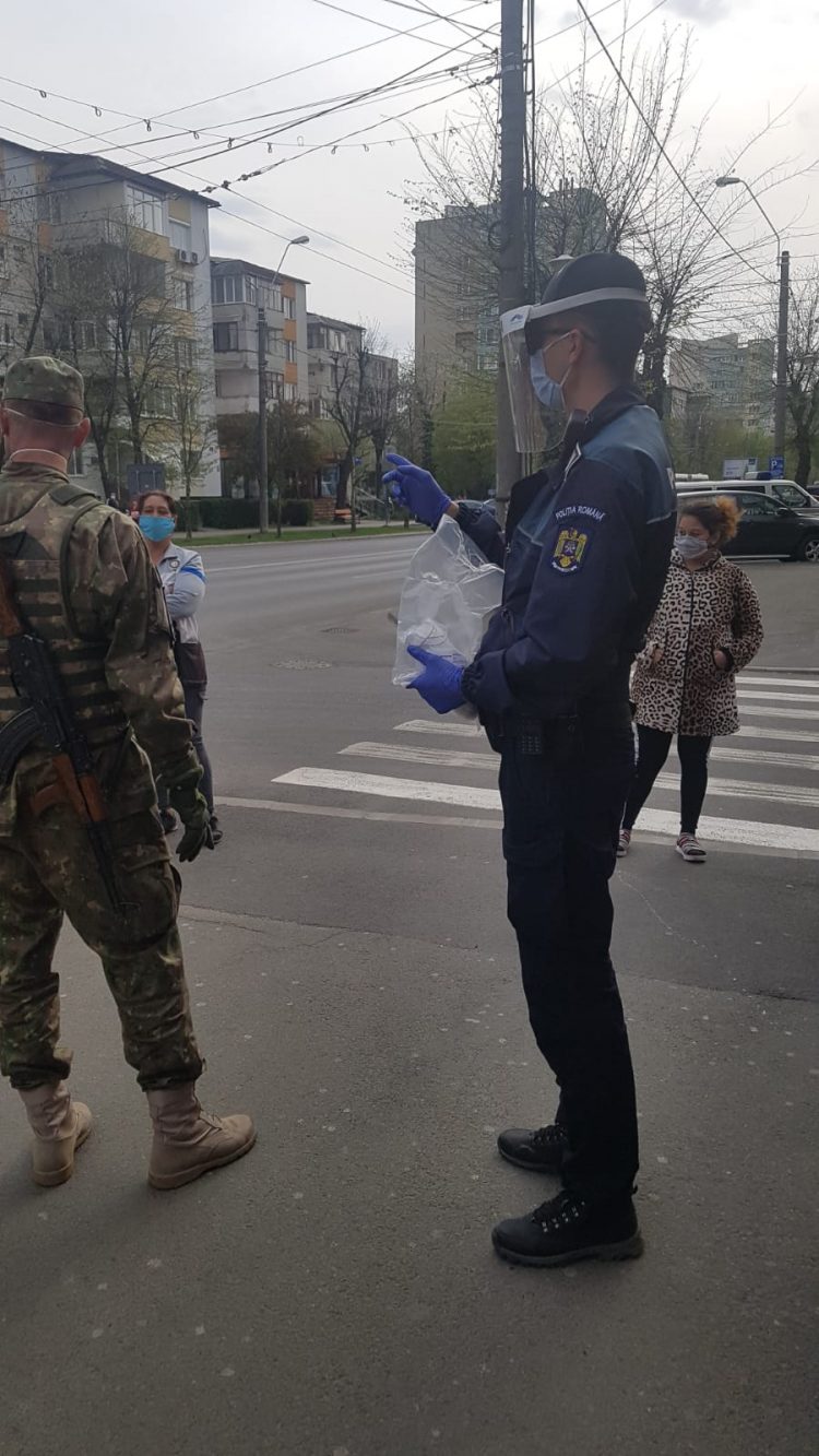 Bătrân de 75 de ani, ajutat de poliţiştii băimăreni să ajungă acasă