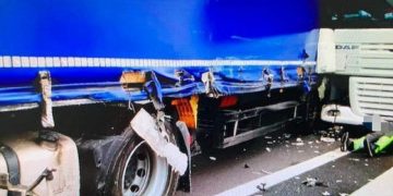 Doi șoferi români de TIR, arestaţi după ce făcut scandal și au provocat intenţionat un accident în Franţa
