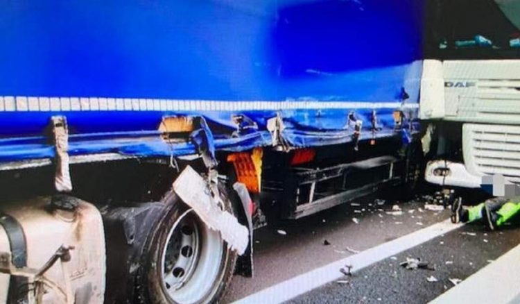 Doi șoferi români de TIR, arestaţi după ce făcut scandal și au provocat intenţionat un accident în Franţa