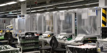 Președintele CJ Maramureș, Gabriel Zetea a efectuat o vizită de lucru la Eaton Fărcașa. Producția va fi reluată, parțial, marți