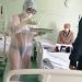 Halucinant: O asistentă s-a prezentat în bikini şi sutien în faţa pacienţilor infectaţi cu COVID-19
