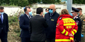 Orban, Tătaru și Arafat cer distanțare socială, dar ei înșiși nu o respectă