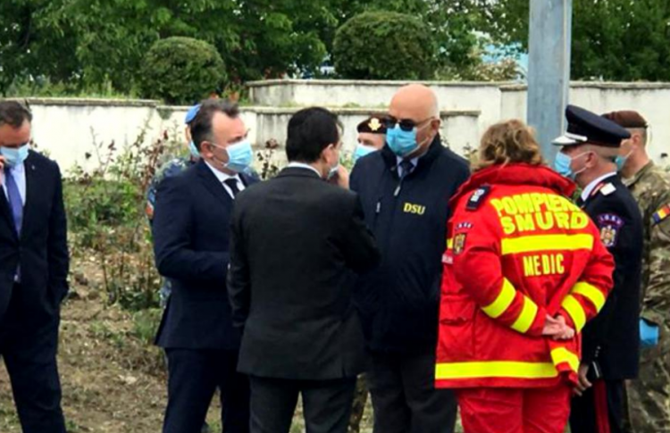 Orban, Tătaru și Arafat cer distanțare socială, dar ei înșiși nu o respectă