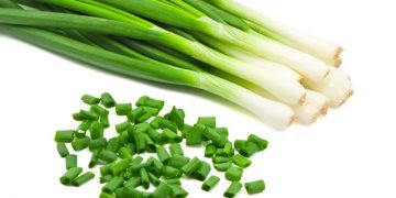 Ceapa verde, leguma care curăţă toxinele din corp