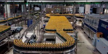 O fabrică de bere dăruieşte berea rămasă nevândută